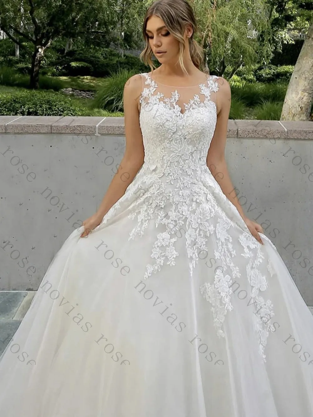 Customized Sleeveless Lace Applique Suspender Princess Wedding Dress Romantic Chiffon Fluffy Bridal Gown Suitable for Formal