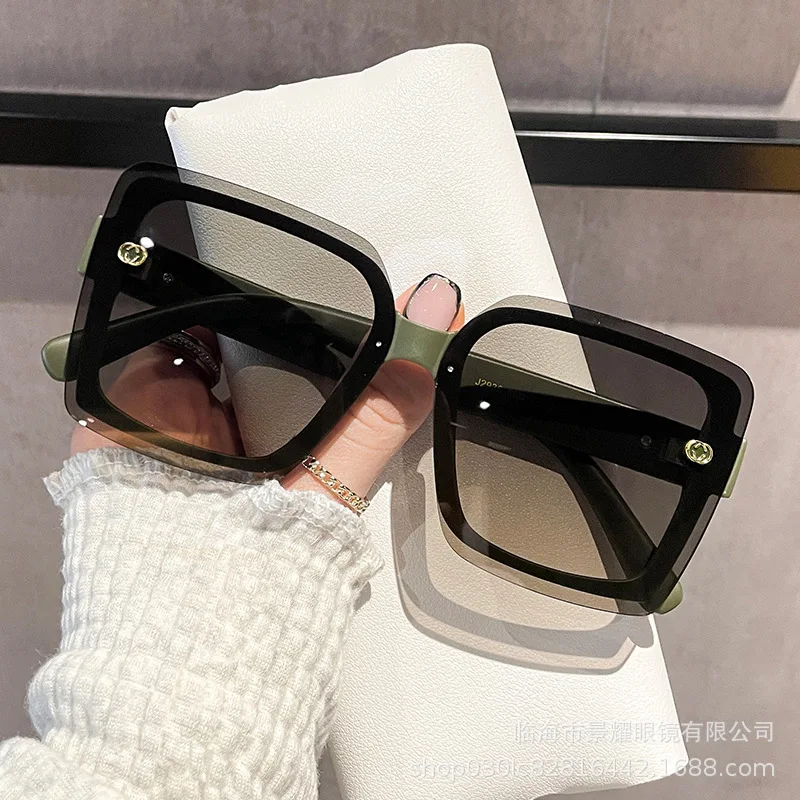 

2023 Classic Big Frame Luxury Women Sunglasses Brand Designer Fashion Plastic Vintage Round Gradient Sun glasses Uv400 Eyewear