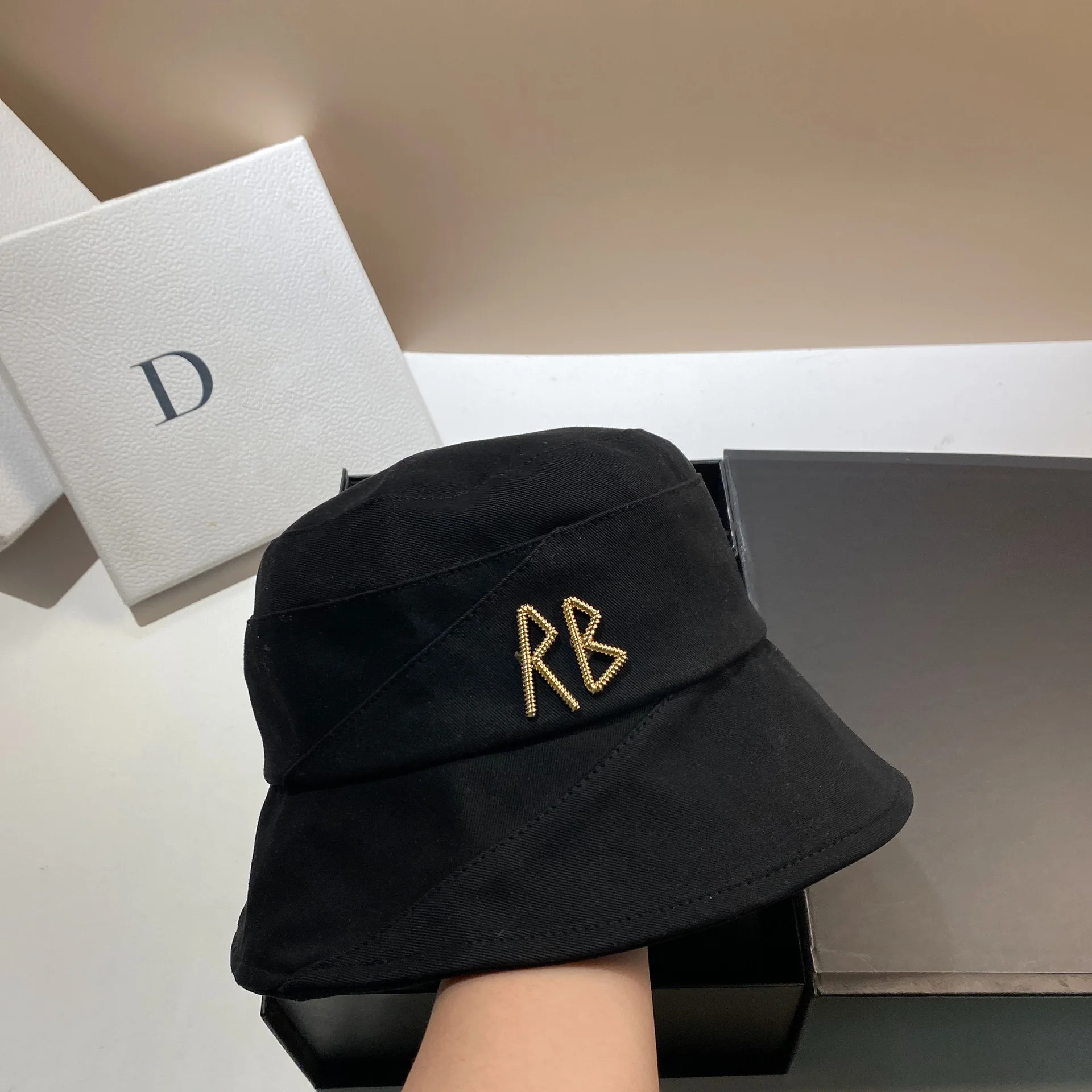 Luxury Metal Letter RB Women's Bucket Hat Summer Sunscreen Panama Fisherman Hat Top Flat Bob Outdoor Travel Beach Basin Cap