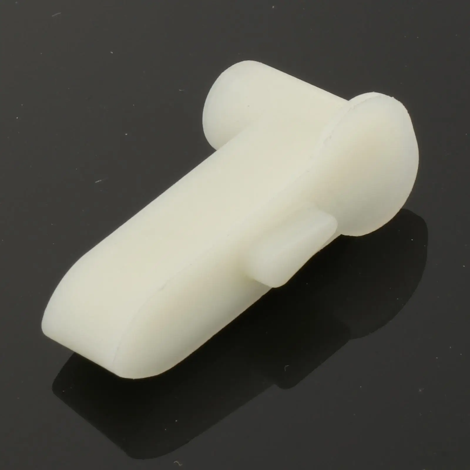 1 paio di zoccoli di avviamento in gomma compatibili con 6 fuoribordo 67D-15741-00