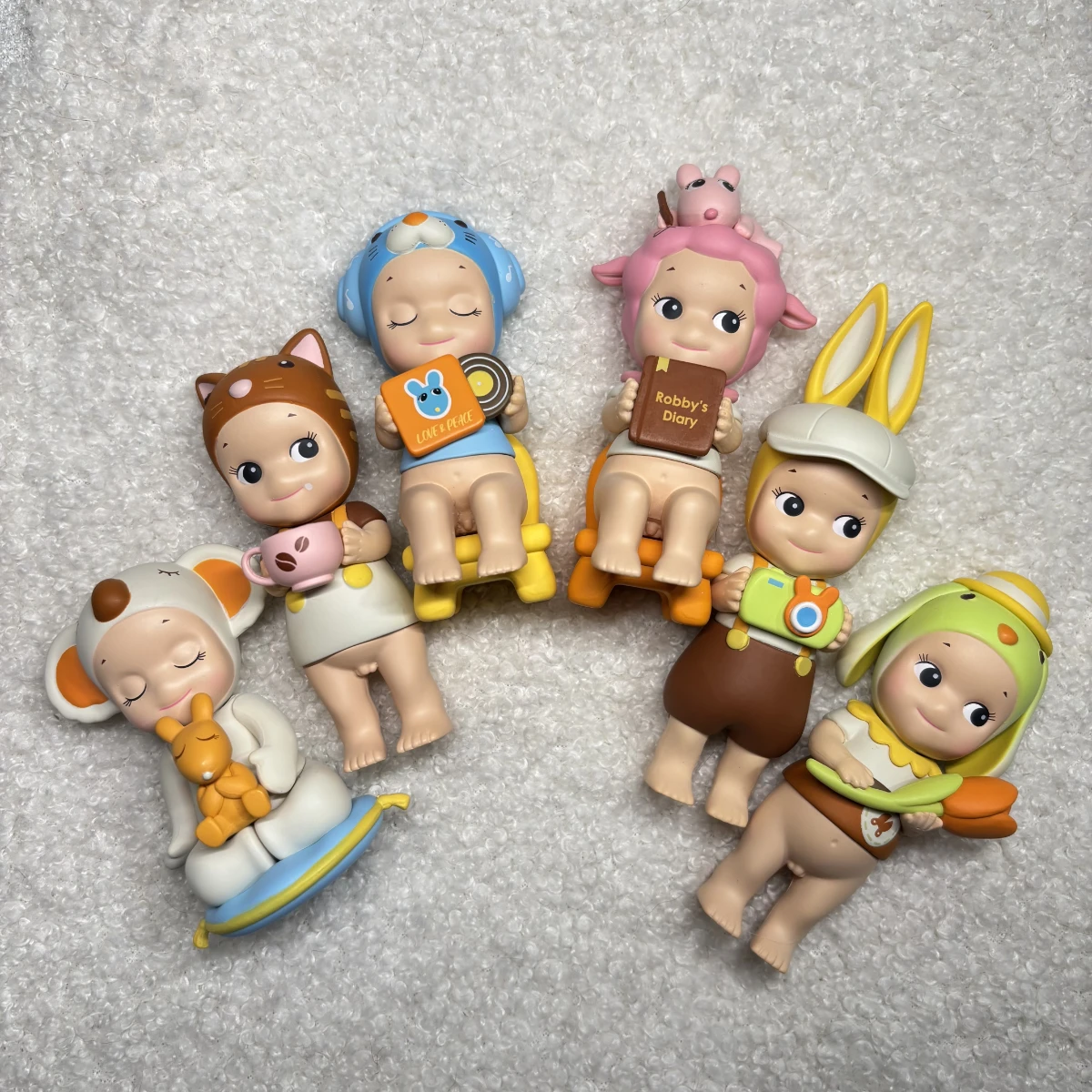 

Мини-фигурка Сонни Ангела Наслаждайтесь моментом серии Без коробки Без сумки Музыка Близько к природу Духовный рост Захват Тепло SAS65812