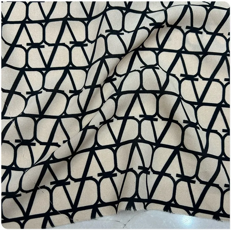 

Ткань из крепдешина из искусственного шелка с геометрическим рисунком - шифоновый полиэстер с цветочным цифровым принтом W150CM