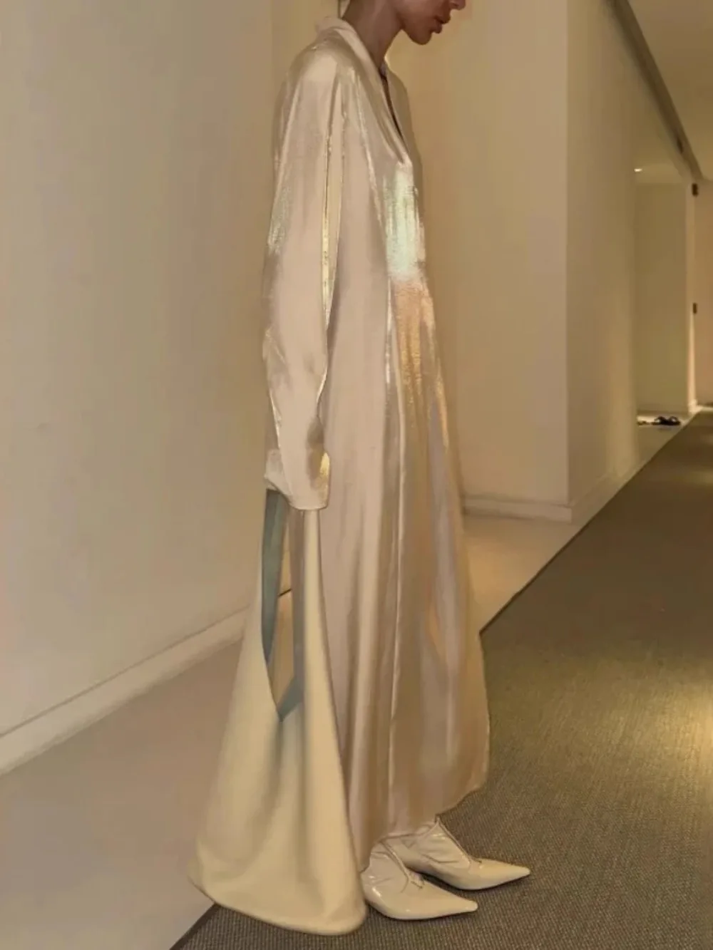 2025 moda de verano nuevo vestido elegante de mujer dorado brillante con cuello en V dividido Sexy estilo callejero levante vestido largo