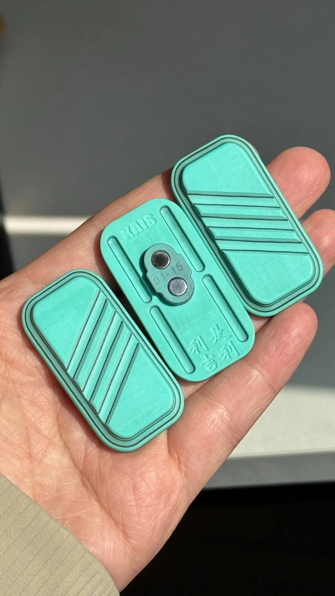 Used EDC Kais Is Sugar Carbon Quartz, Genuine, Tiffany Blue Edc Adult Decompression Toy Magnet Push