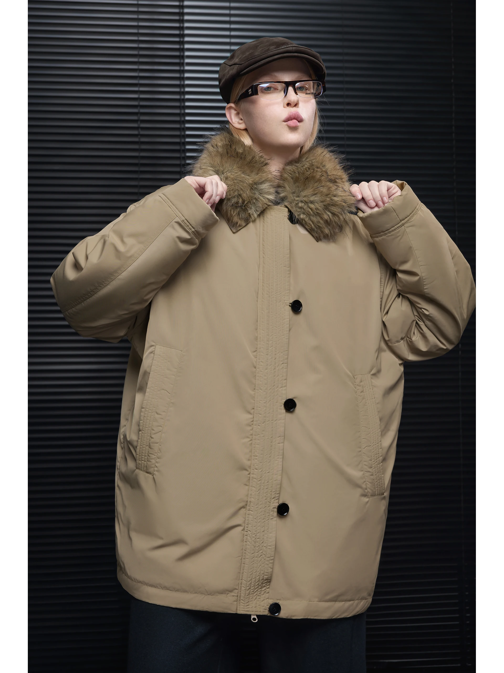 

Женская пуховая парка цвета хаки с меховым воротником, новая зимняя коллекция 2025, модный уличный стиль, теплая, с длинными рукавами, на молнии