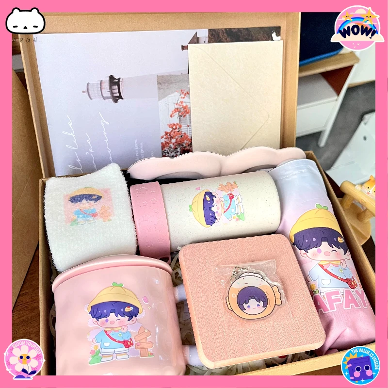 

Подарочный набор Love and Deepspace Rafayel Kindergarten Cat Fish: подарок к началу учебного года для лучшего друга. В наличии.