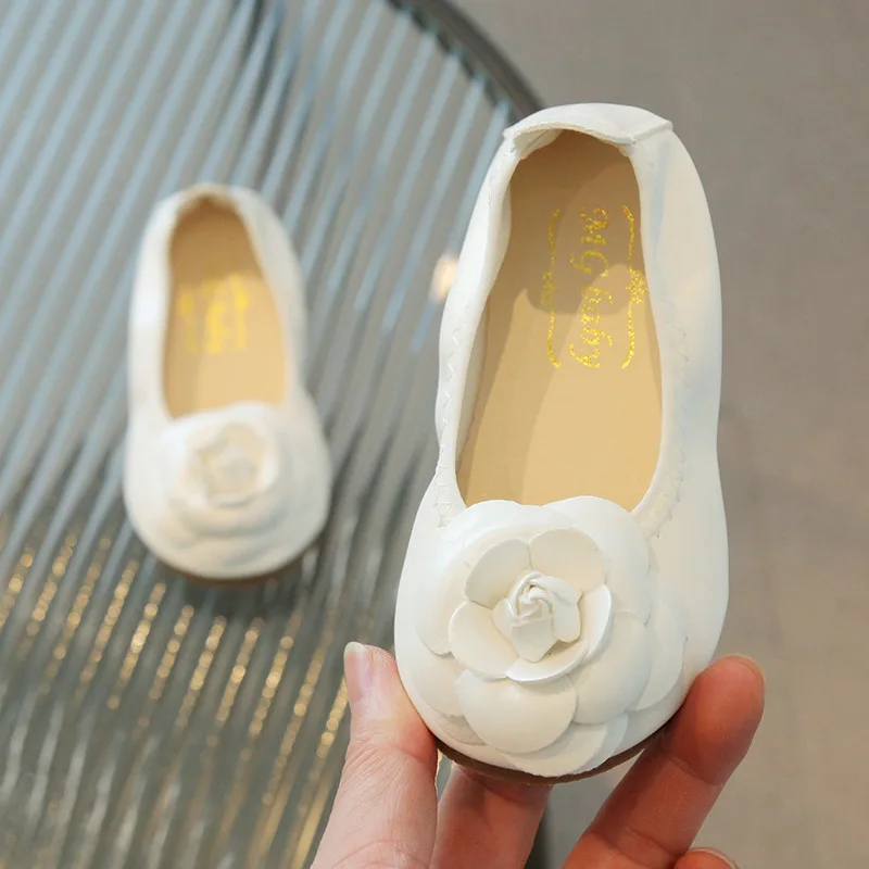 Buty dziewczęce wiosna nowa miękka podeszwa but do tańca obuwie Casual kwiat księżniczka buty mody Mary Jane buty buty płaskie ze skóry