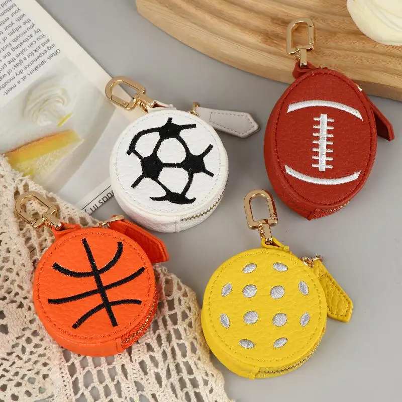 Niedliche Mini-Münztasche aus PU-Leder mit Schlüsselanhänger, kreativer Fußball, Basketball, Rugby-förmiger Schlüsselanhänger, Kopfhörer-Aufbewahrungstasche, Anhänger