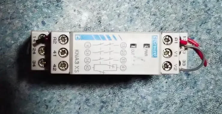 

Safety relay KNA3 XS 85100036