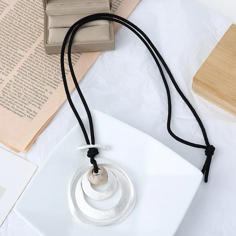 Explosive Necklace European and American Versatile Contrast Color Geometric Oval Metal Pendant Female Sweater Chain Wholesale