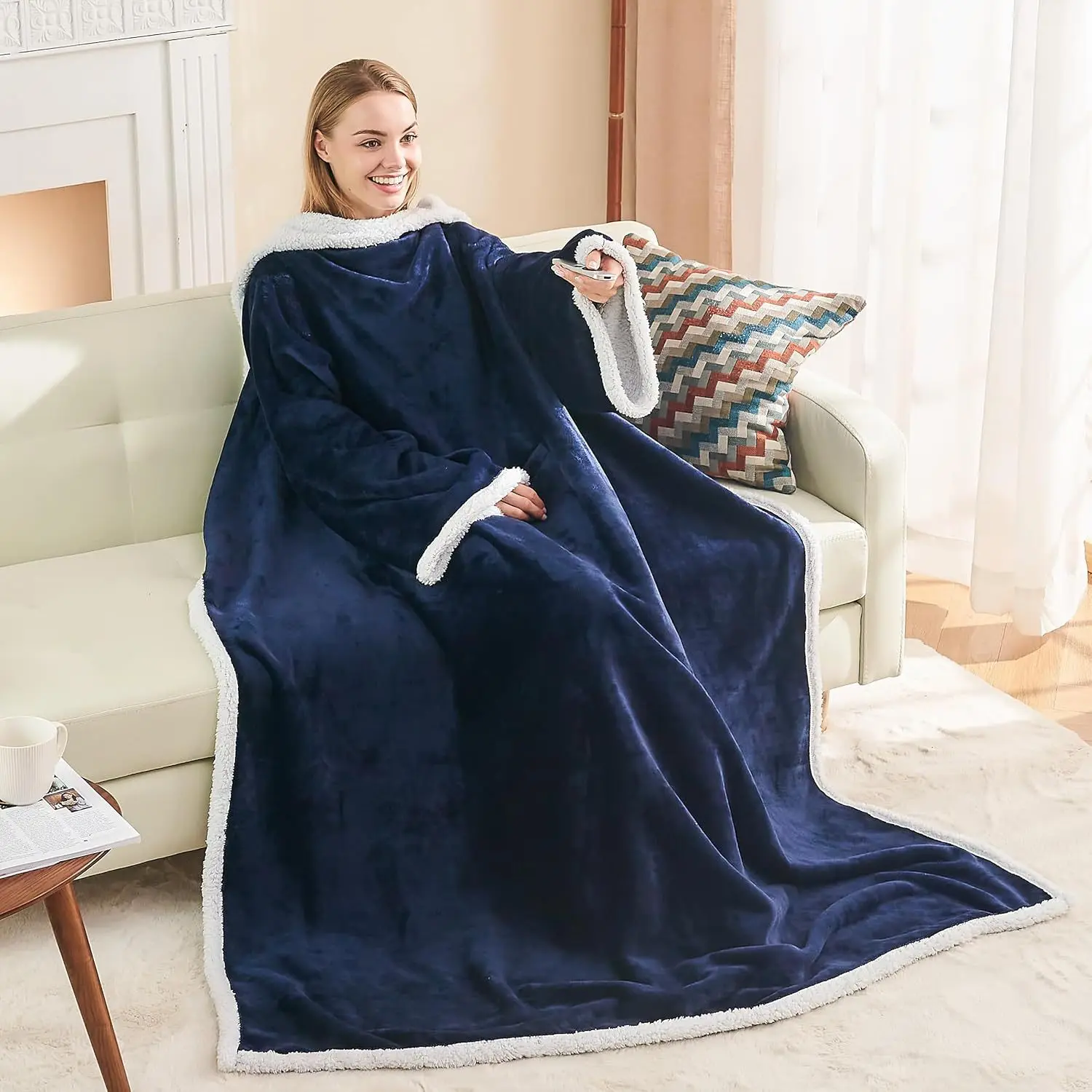 بطانية كبيرة بأكمام، أكمام مريحة ملفوفة حول رداء طويل، مع جيوب سميكة ودافئة لملابس المنزل