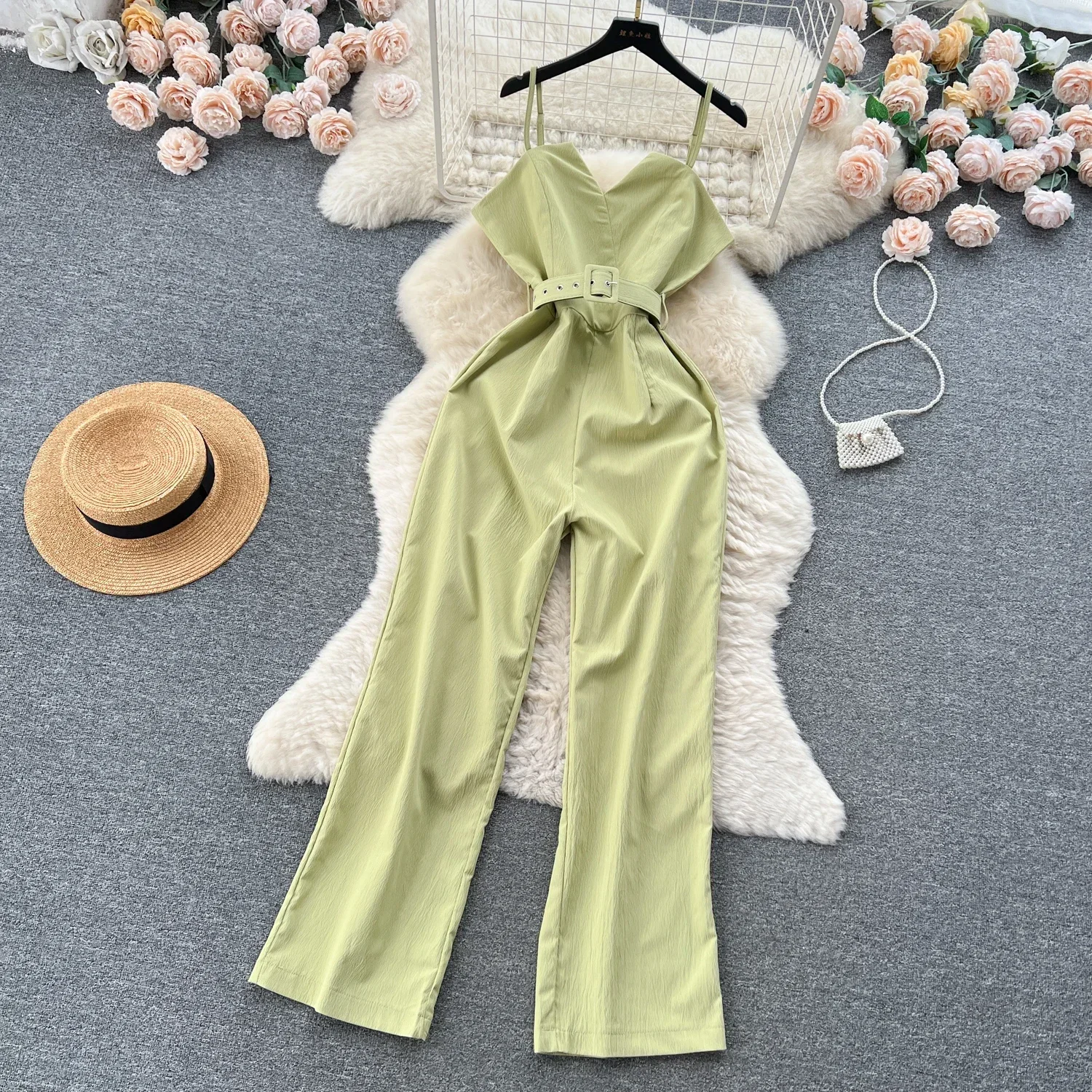 جمبسوت نسائي صيفي طويل بياقة على شكل V بدون أكمام وحزام تصميم فضفاض بأرجل واسعة موضة جديدة 2025 ملابس داخلية OL