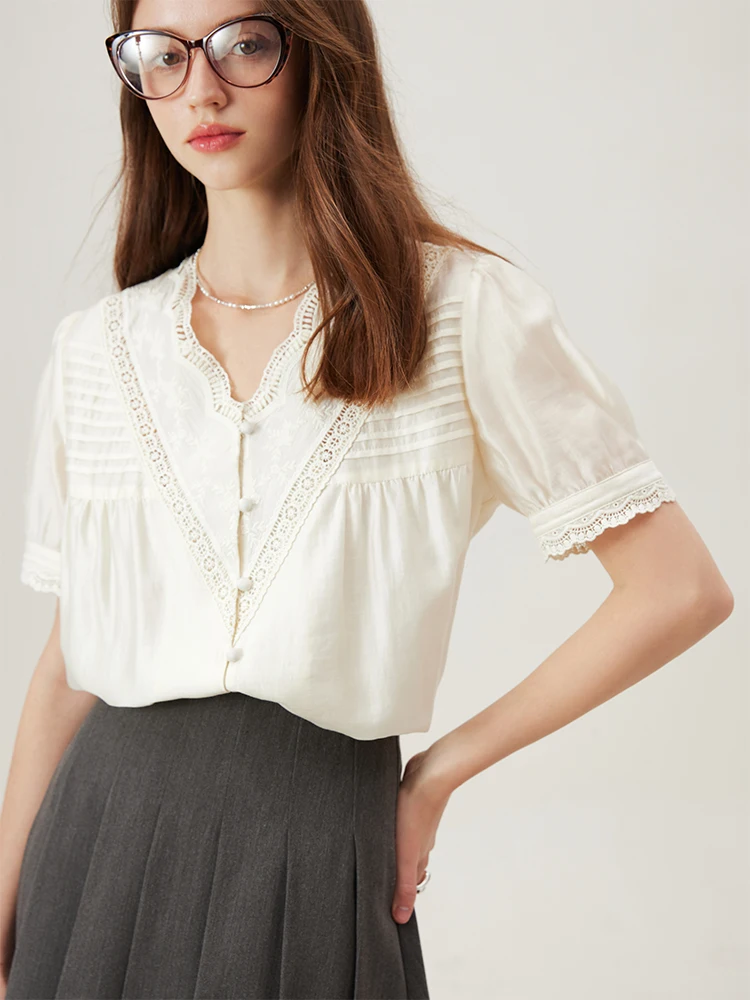 

FSLE French Style Lace Patchwork Design Women White Thin Short Sleeve Shirts V-Neck Single Breasted Summer Blouse 24FS12890