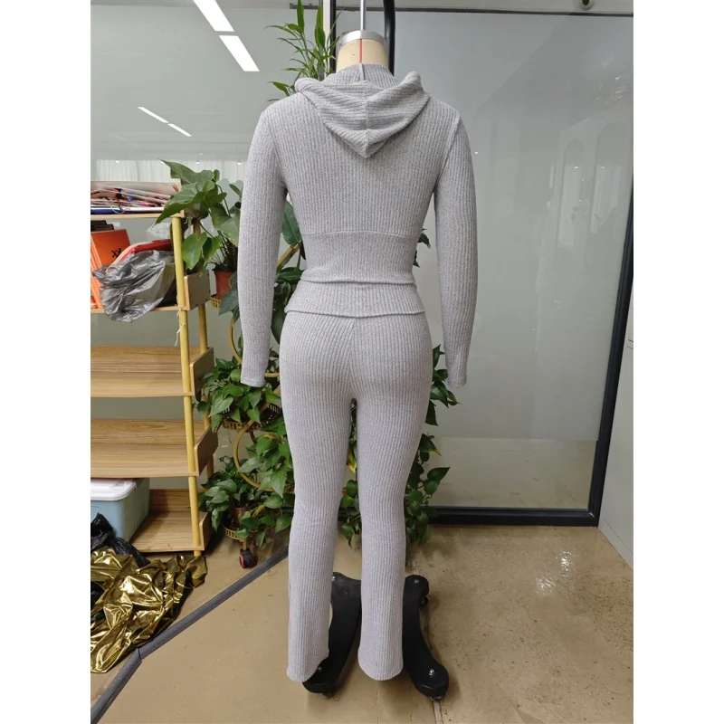 Damen-Strick-Set aus zwei Teilen, langärmeliges Kapuzenoberteil mit Reißverschluss, kurzes Oberteil, hochtaillierte, ausgestellte Hose, Trainingsanzug, passendes Outfit – Detail 10