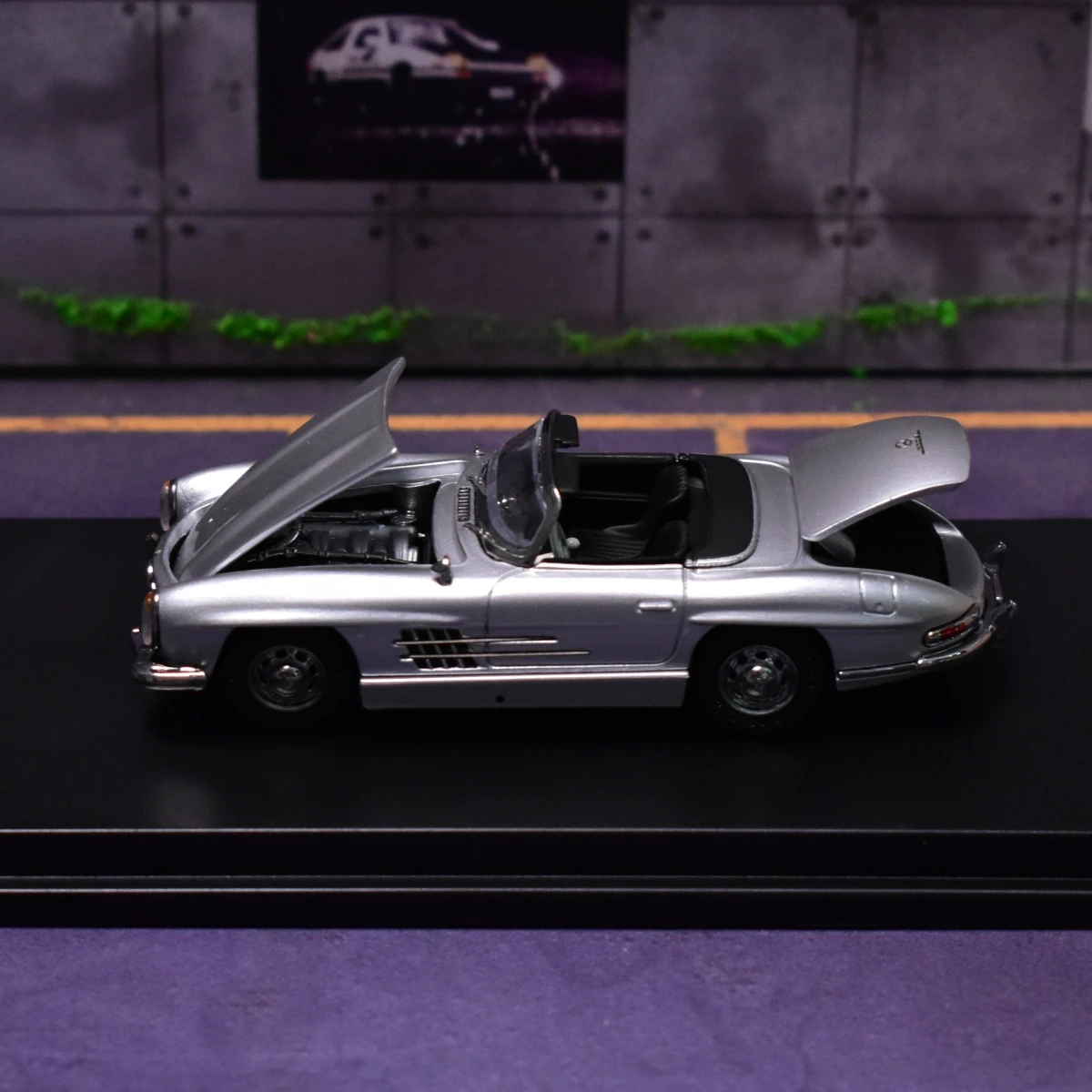 DCM 1:64 300SL Convertible Diecast Model Car