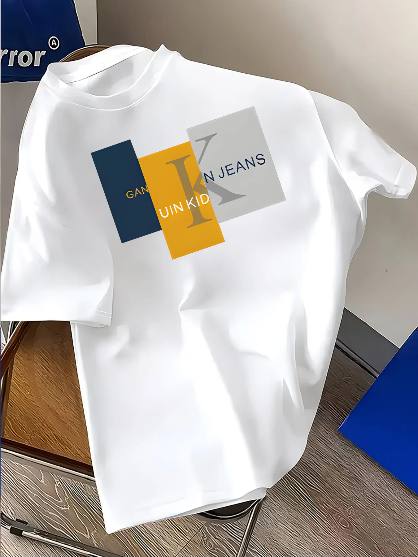 Farbblock-T-Shirt mit geometrischen Quadrate und Buchstaben-K-Print auf hochwertiger, weicher 100% Baumwolle für Herren, perfekt für den Sommer im modernen Casual-Stil.