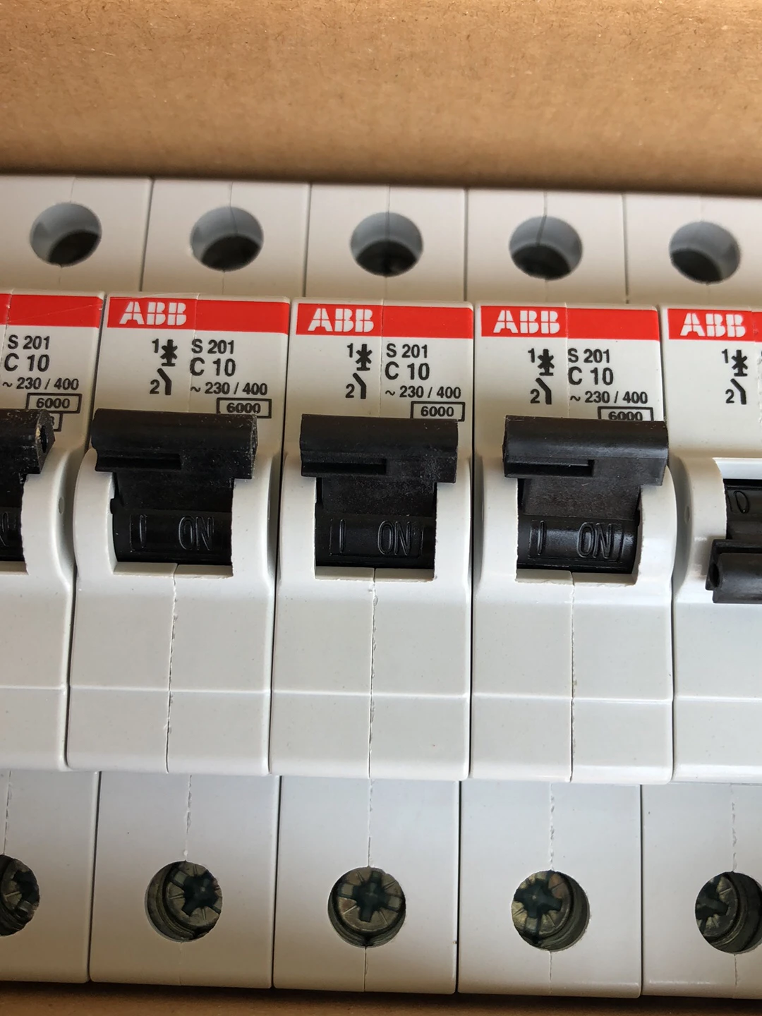 

Миниатюрный автоматический выключатель ABB серии S200 D, воздушный переключатель, новый оригинальный S201 S202 S203 S204