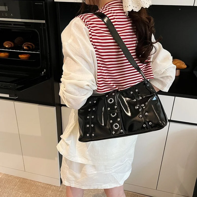 

Ladies Hand Bags Made Of Fine Leather Featuring Classic Paris Style And Casual Vintage Elegant Look ​