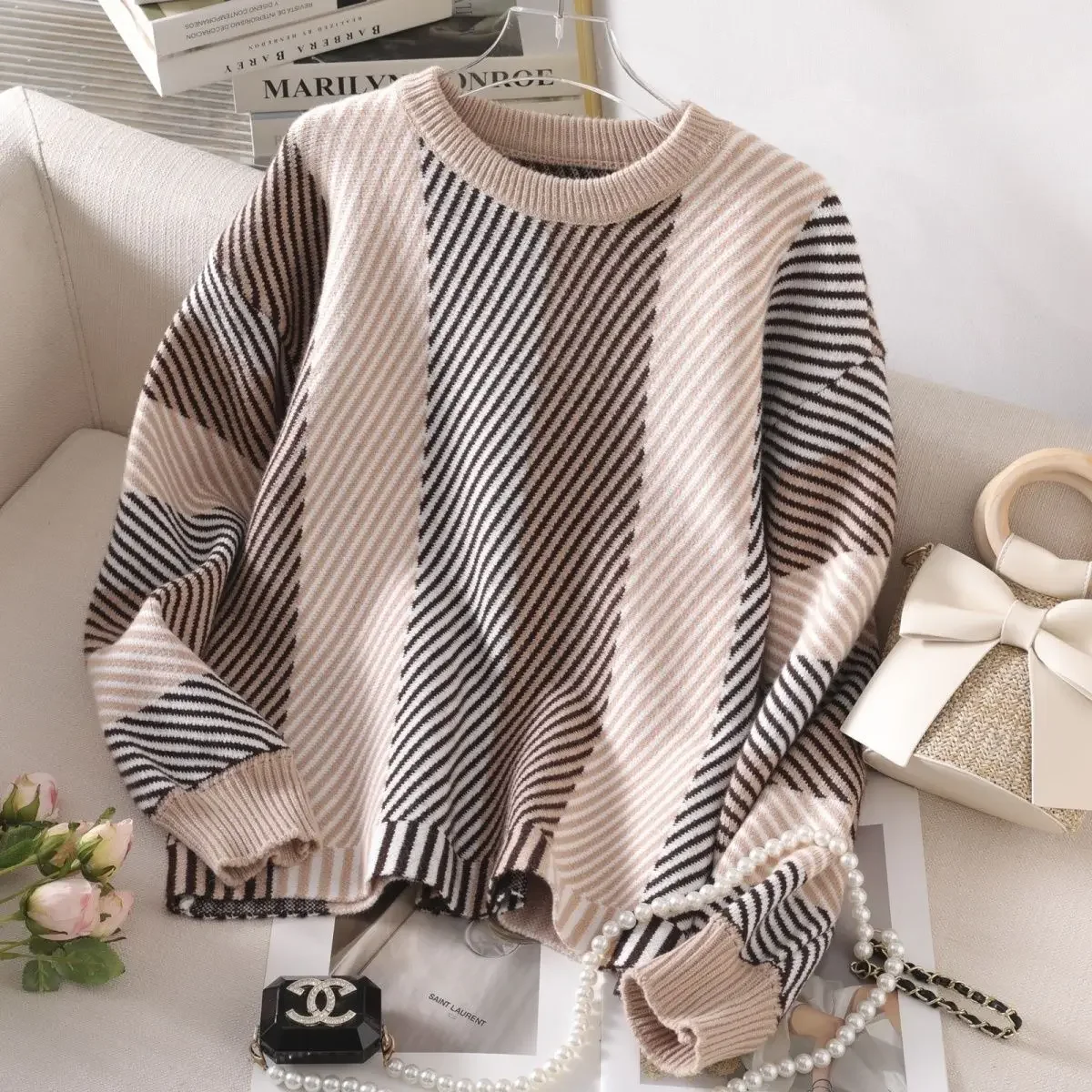 New boutique knitted sweater women's autumn and winter 2024 new three-color twill design relaxed Joker casual pullover.