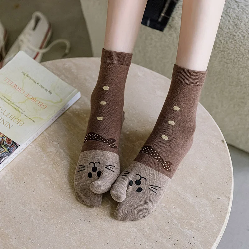 5 Pairs Cute Cat Separation Two Toe Socks 2 Finger Split Toe Cotton Socks Four Seasons Middle Tube Women Socks