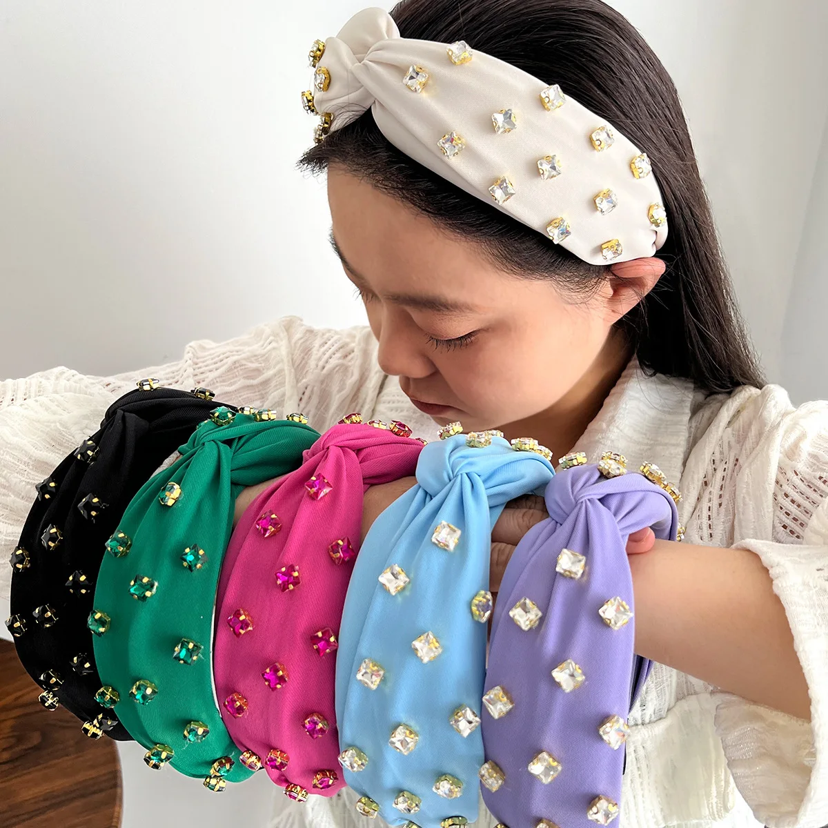

Autumn and Winter Baroque Full Diamond Sponge Cross Headband for Women with High-end Satin Hair Accessories