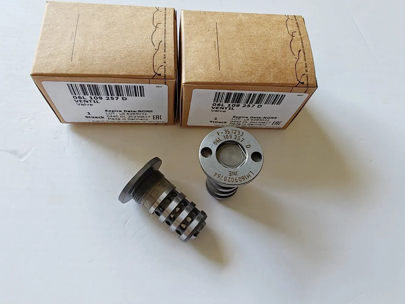 

Оригинальный 20 мм клапан управления распределительным валом для VW Audi 1.8T DAJB CJSA CJSB CJSC CJEB CYGA, клапан регулировки распределительного вала 06L 109257 Д