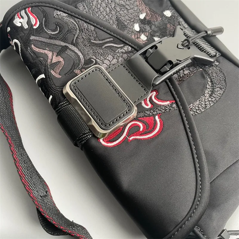 حقيبة كتف رجالية من النايلون الباليستي سنة التنين التطريز فليب حقيبة ساعي الموضة العرقية نمط 232716 تصميم الاتجاه