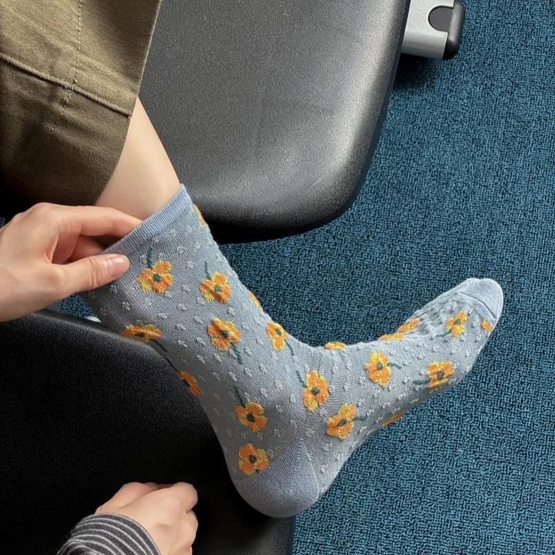 

Retro Socks Women Girl Autumn and Winter Sweet Floral Embossment Medium Tube Socks Japanese Ethnic Harajuku Vintage Women Socks
