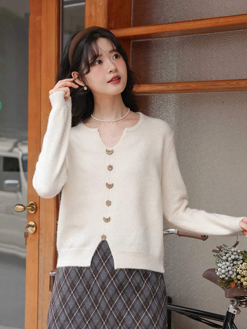 

Женские белые пуловеры: романтичные, страстные, нежные, проникновенные, любящие, преданные, влюбленные, привязанные, милые, для бойфрендов.