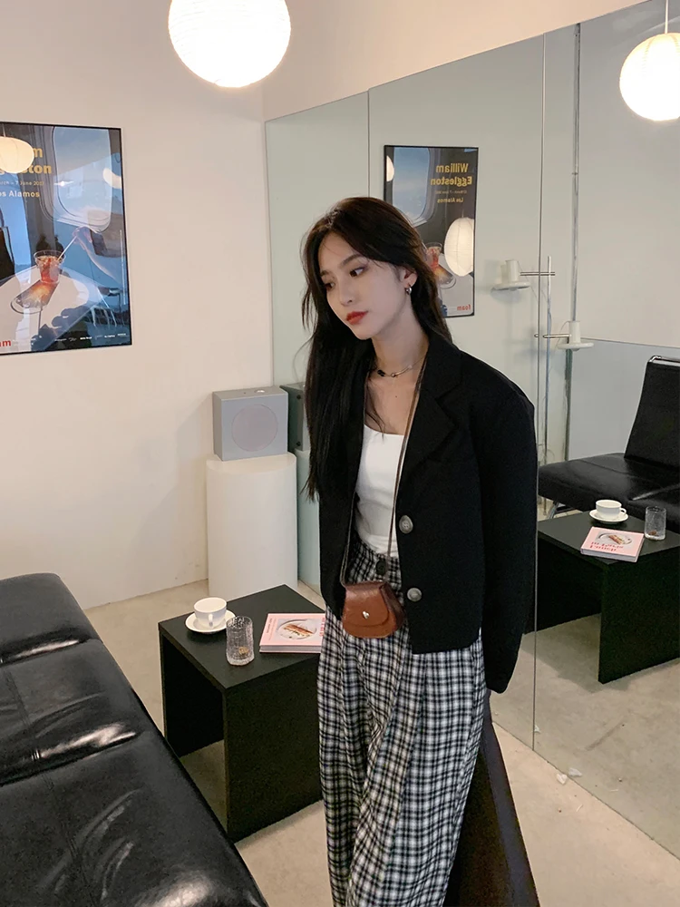 

Black Simple Short Suit Jacket for Women Yang Bubble Commute Style Long Sleeve Straight Cut Korean Version Upperwear