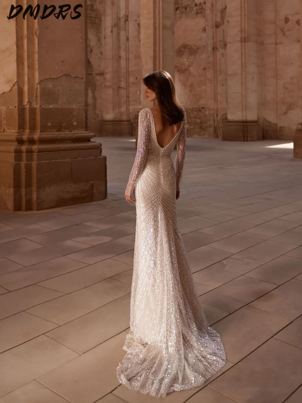 Abito da sposa classico a maniche lunghe 2025 Affascinante abito da sposa con scollo a V profondo Abito formale con paillettes a trapezio lungo fino al pavimento Personalizzato