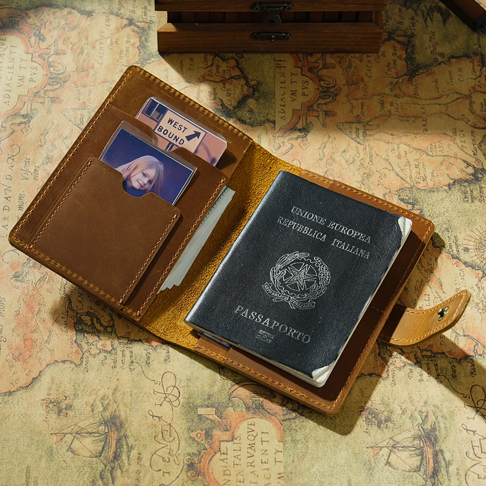

Genuine Leather Passport Holder Men Women Vintage Leather Passport Cover Credit Card Holder Portable Travel Wallet
