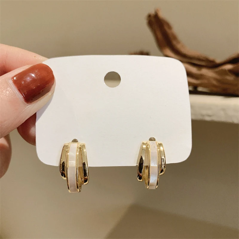 Geometry Hollow Out C Shape Drop Earrings for Women Golden Color Metal Twist Dangle Earrings White Enamel Oil Simple Jewelry