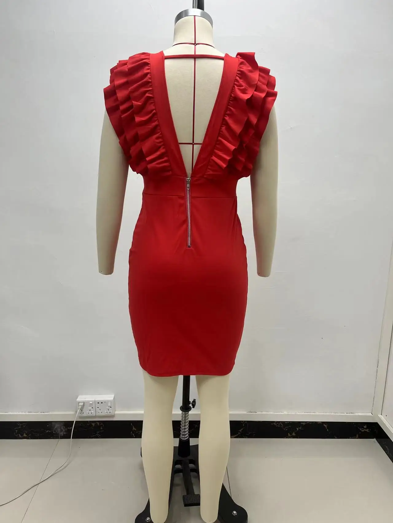 European and American women\'s solid color deep V-neck pleated wooden ear edge club mini dress