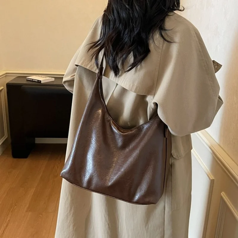 

Elegant Women's Messenger Bag Made Of Mink-Print Leather Boasting High-End Iceland Trendy Vintage Spacious Look