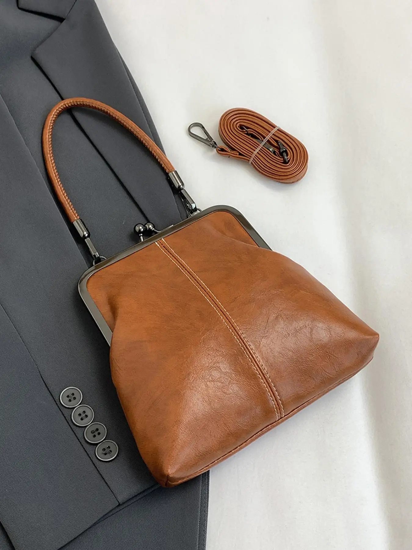 

Valentine's Day personalized fashion solid color daily versatile shoulder bag, niche design simple retro crossbody bag