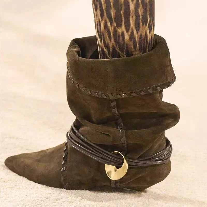 

Джинсовые женские плиссированные сапоги до середины икры на тонком каблуке с бахромой в стиле ретро, сапоги до середины икры с острым носком и металлическим декором, женская обувь без шнуровки