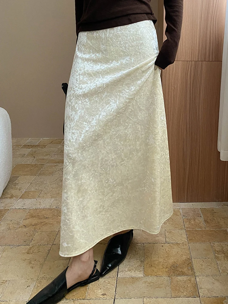 YERMORA High Waist Beige Velvet French Vintage Half Body Skirt For Women Loose Fit Fashoin Tide Spring Autumn 2025 New