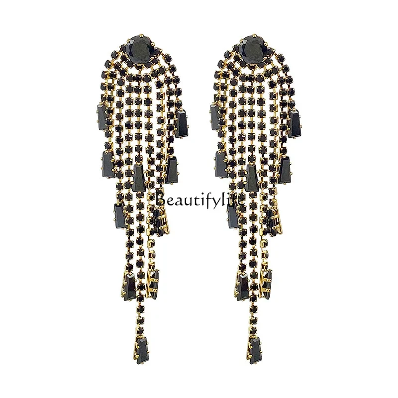 

Exaggerated design, long black zircon fringed earrings, unique and exquisite temperament