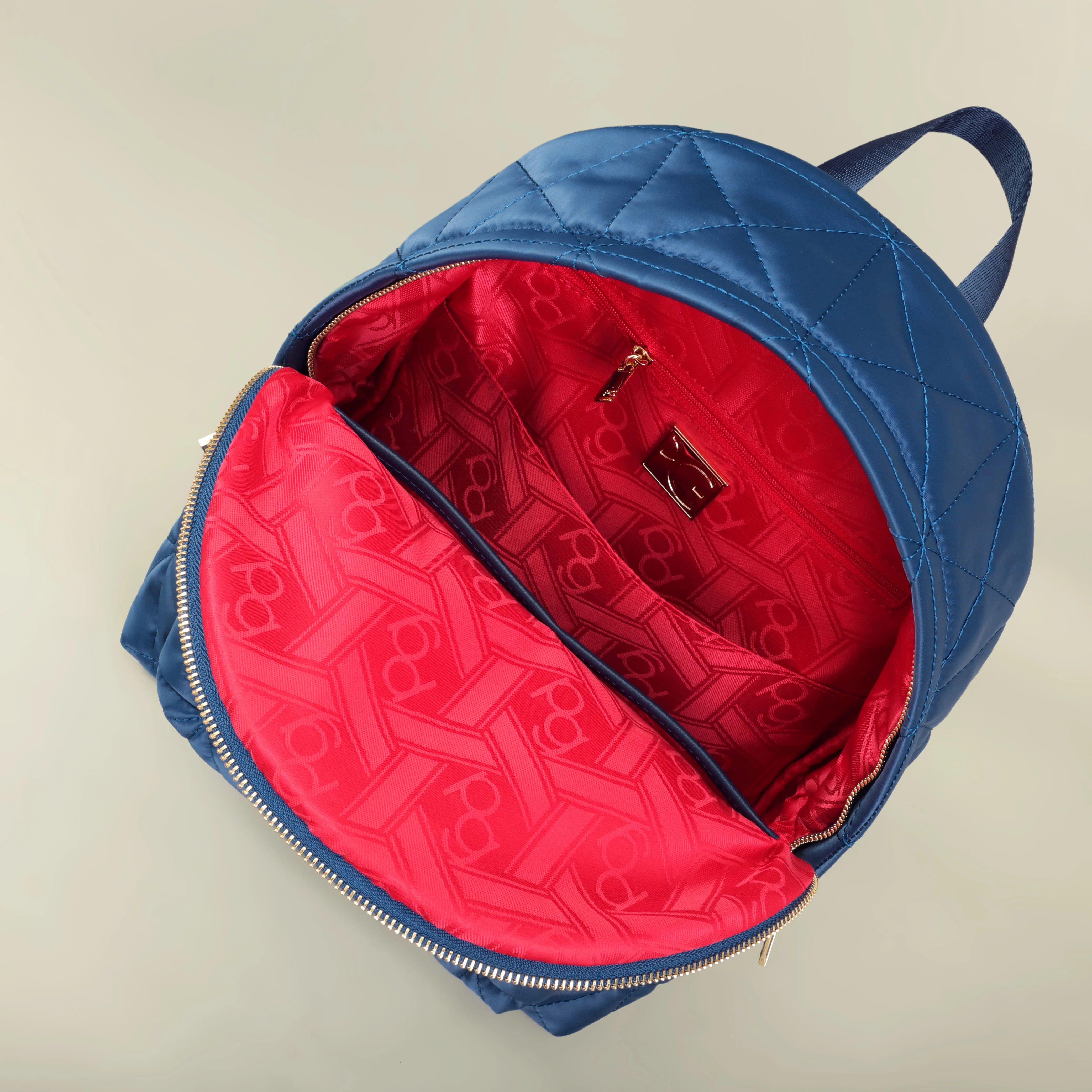 حقيبة ظهر PG خفيفة الوزن وقابلة للطي للرجال والنساء مقاومة للماء وقابلة للتعبئة في الهواء الطلق والسفر والمشي لمسافات طويلة وركوب الدراجات حقيبة كتف للتخييم