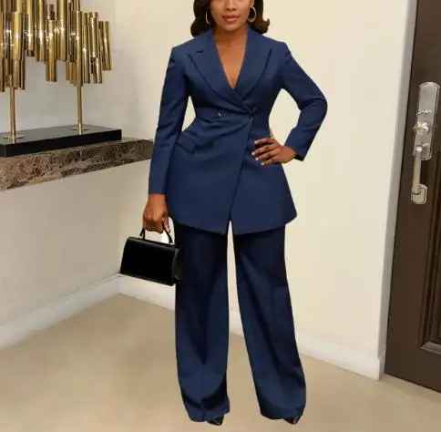 بدلة التنقل الأنيقة مكونة من قطعتين بلون سادة وطية صدر السترة مزدوجة الصدر ومجموعة سراويل عالية الخصر مستقيمة الساق