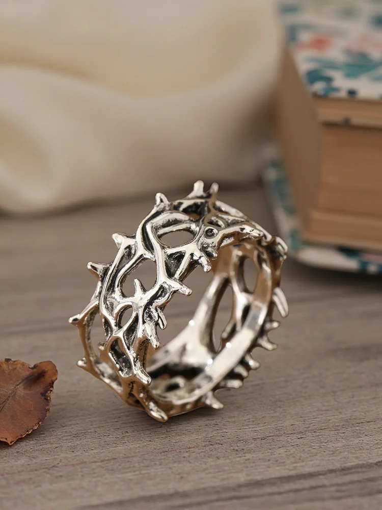 Kreativer Retro-Gothic-Dornenring, Kupfermaterial, Damen-Mode-Anime-Cartoon-Ring, geeignet als Geschenk.