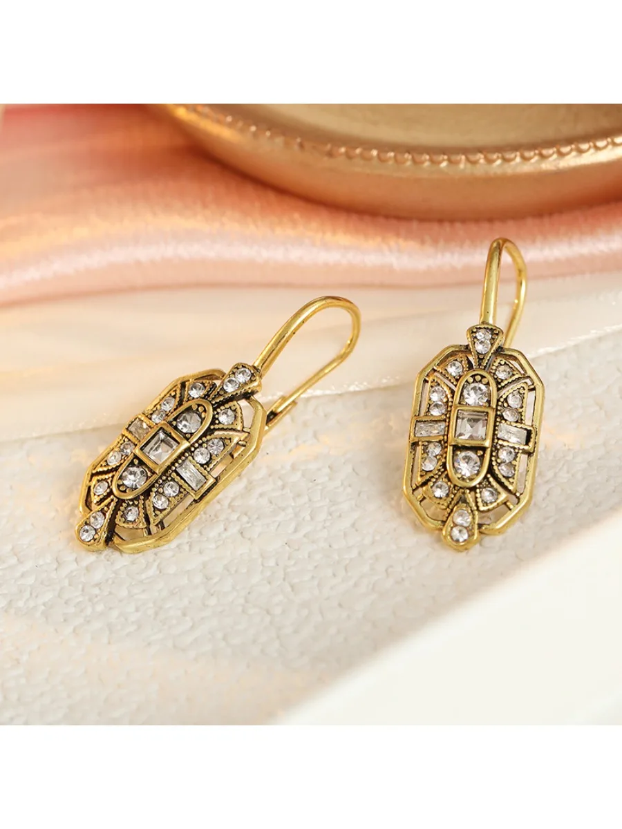 Luxuriöse Vintage Damen-Ohrringe mit Goldüberzug, Ausgehöhltes Design mit Synthetischem Zirkon, Bankett- und Party-Schmuck