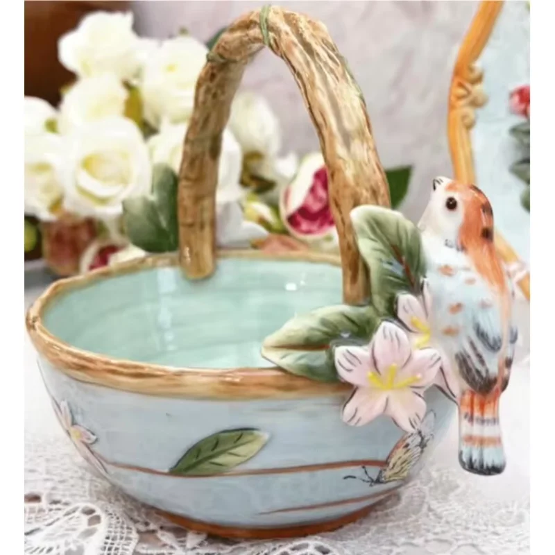 

Европейская керамическая корзина с фруктами для цветов и птиц, аксессуары для дома, синие закуски, миска для хранения конфет, домашняя маленькая скульптура