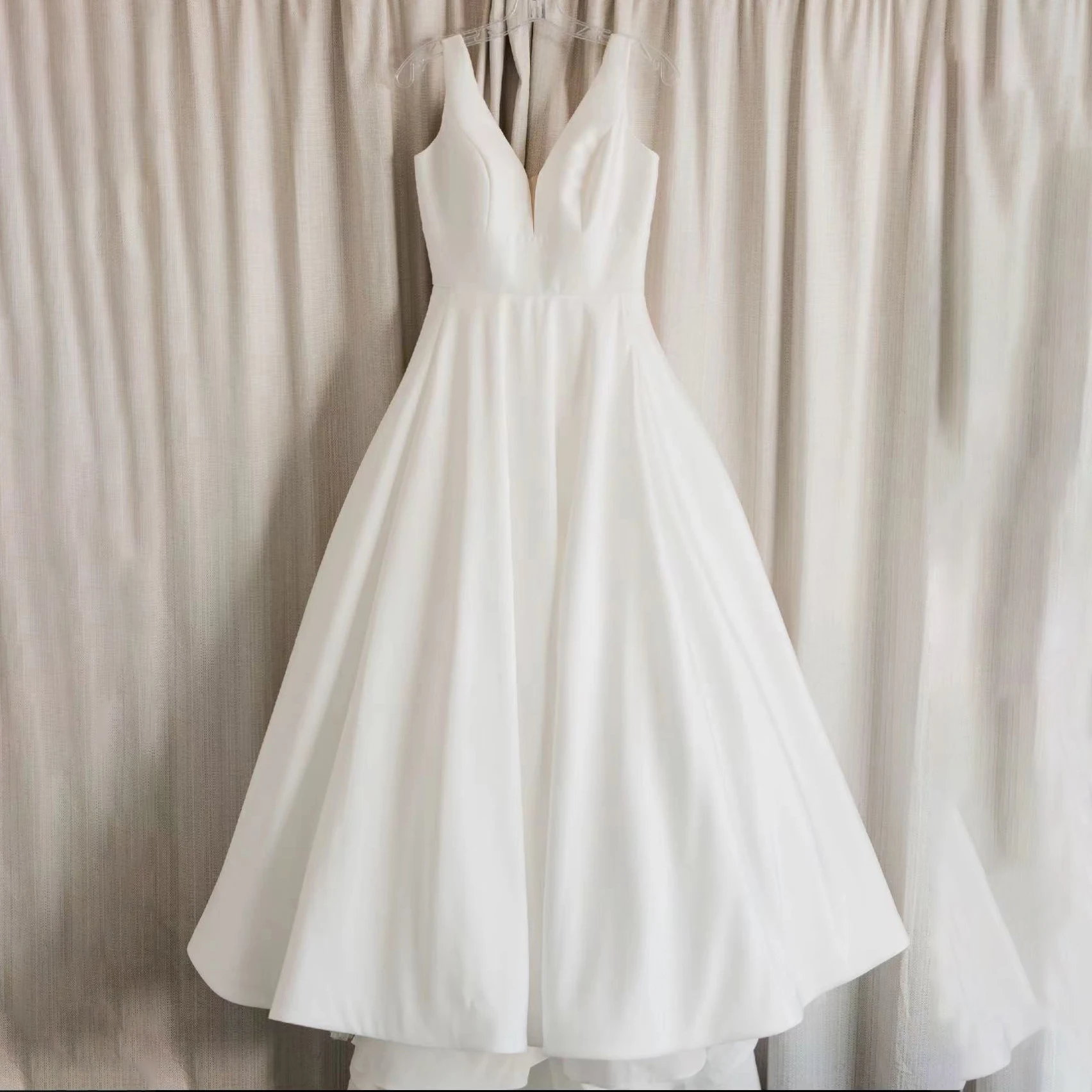 MYYBLE Simple Princess Wedding Dress A-Line Deep V Neck Bride Dresses Satin Fabric Boho 2022 Plus Size Dubai Wedding Gowns