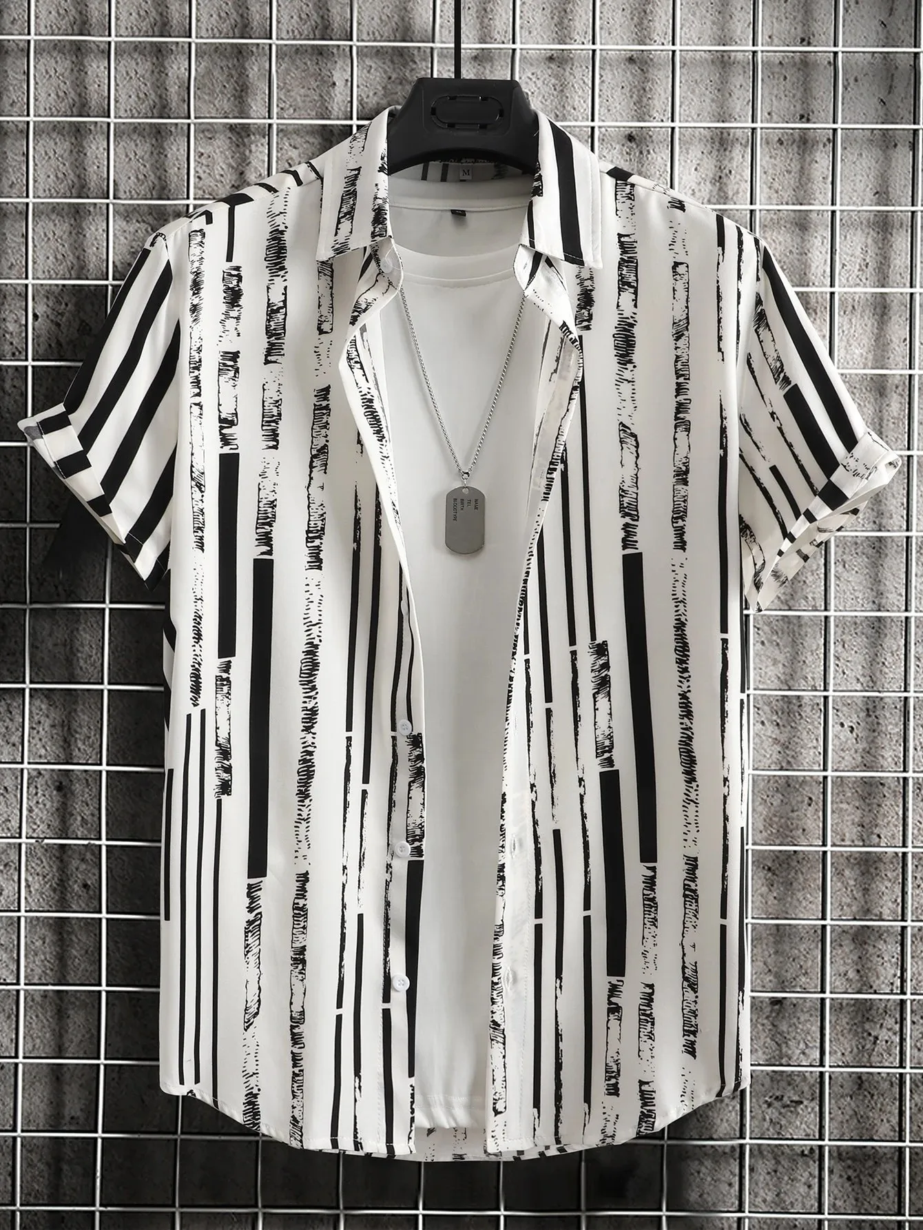 

Новая мужская рубашка с короткими рукавами на лето 2025 – это дышащая, легкая, повседневная и модная с 3D-печатью.