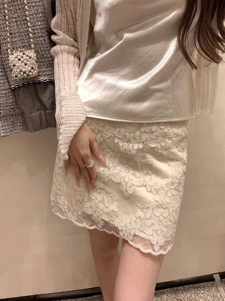 

Ретро-юбка с нежной тяжелой вышивкой и легким бежевым кружевом, женская летняя новинка, дизайнерская короткая юбка с эффектом утончения