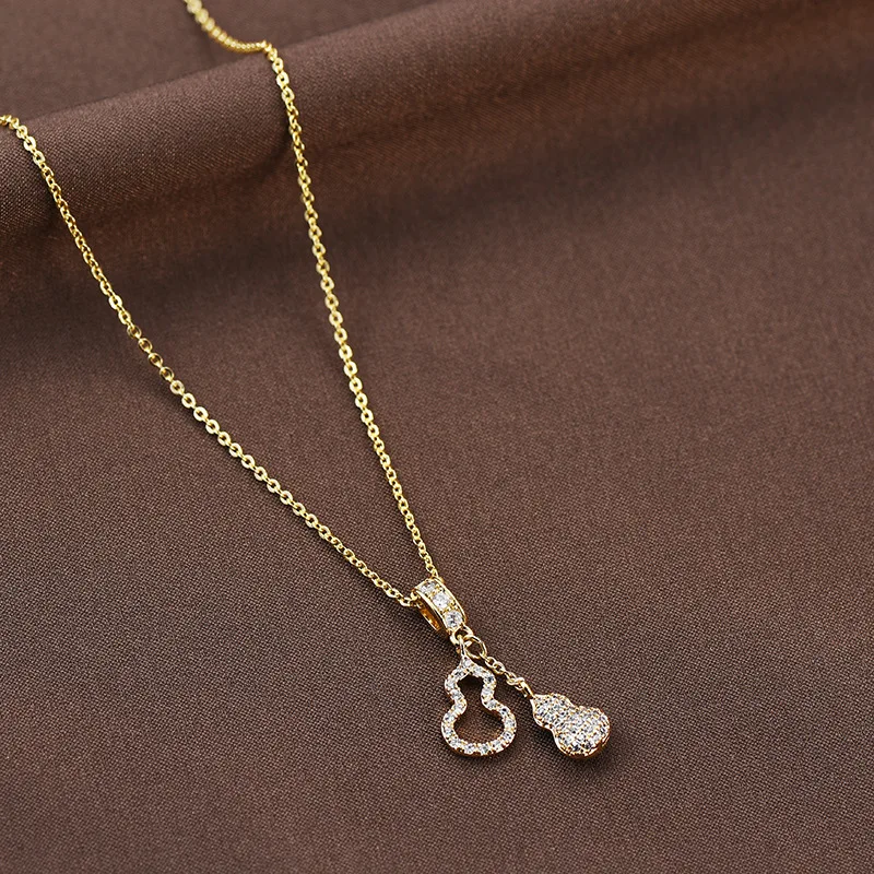 

Titanium steel 3D stereoscopic gourd necklace, a feminine tassel pendant accessory