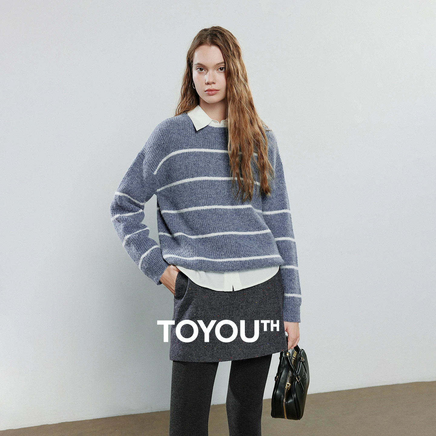 

TOYOUTH женские свитера 2025, новинка зимы, ленивая полоска, с круглым вырезом, свободные плечи, пряжа из альпаки, облегающий топ