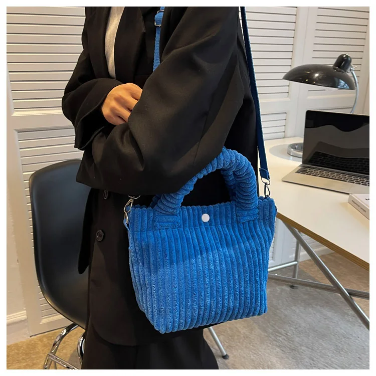 Damen 2026 Herbst-Winter Neuer Stil Koreanische Ins Denim Samt Plüsch Schulter-Umhängetasche Hochwertige Handtasche für Frauen – Detail 13
